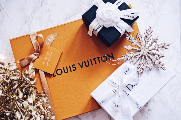 Louis Vuitton unboxing - Logomania scarf 